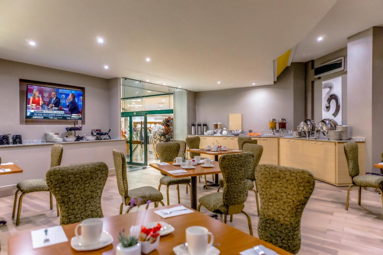 Hotel La Joya Pachuca Exterior foto The lounge at the airport