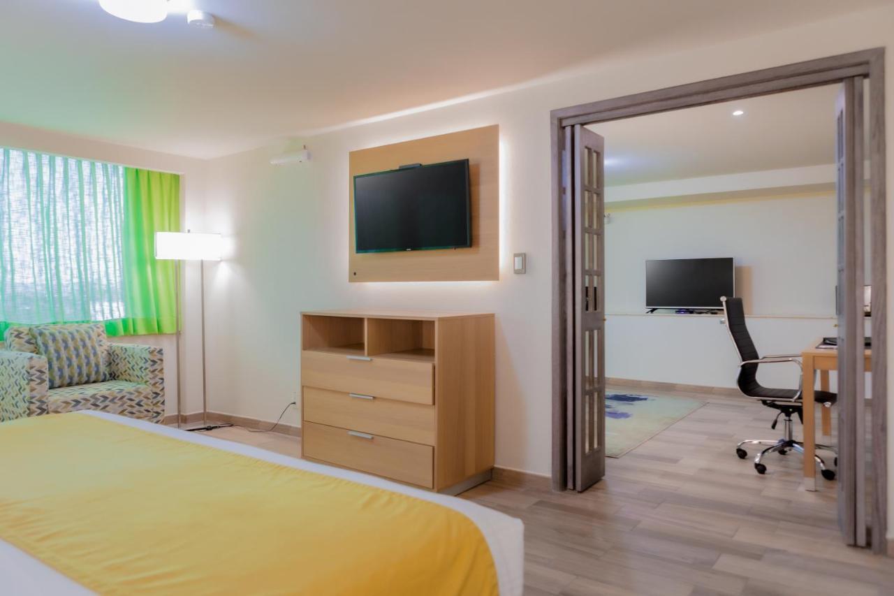 Hotel La Joya Pachuca Exterior foto A suite at the Holiday Inn Express in San Francisco