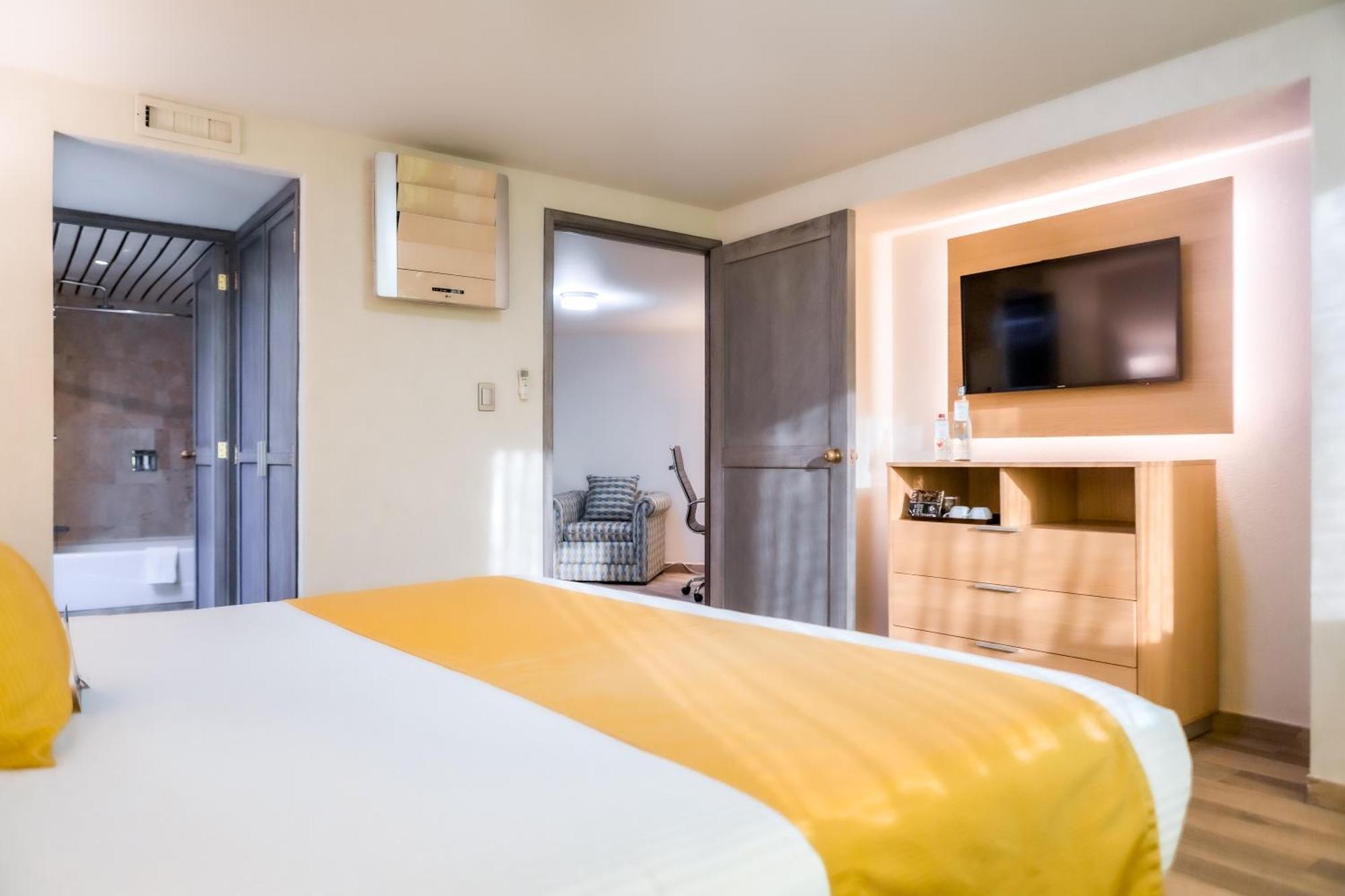 Hotel La Joya Pachuca Exterior foto A room at the hotel
